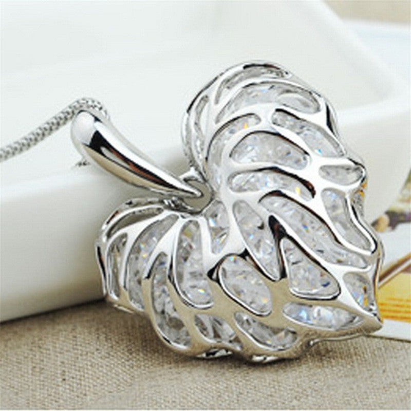 2016 Vintage Built Sparkling Golden Hollow Zircon Love Leaves Sweater Chain Necklace Fashion Necklace